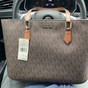 Michael Kors $110 OFF BRAND NEW. selling overstock
